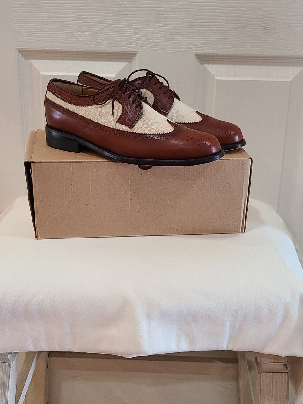Leather Classics Men's Two-Tone Brown and Cream Wingtip Oxfords Vintage - Picture 15 of 16